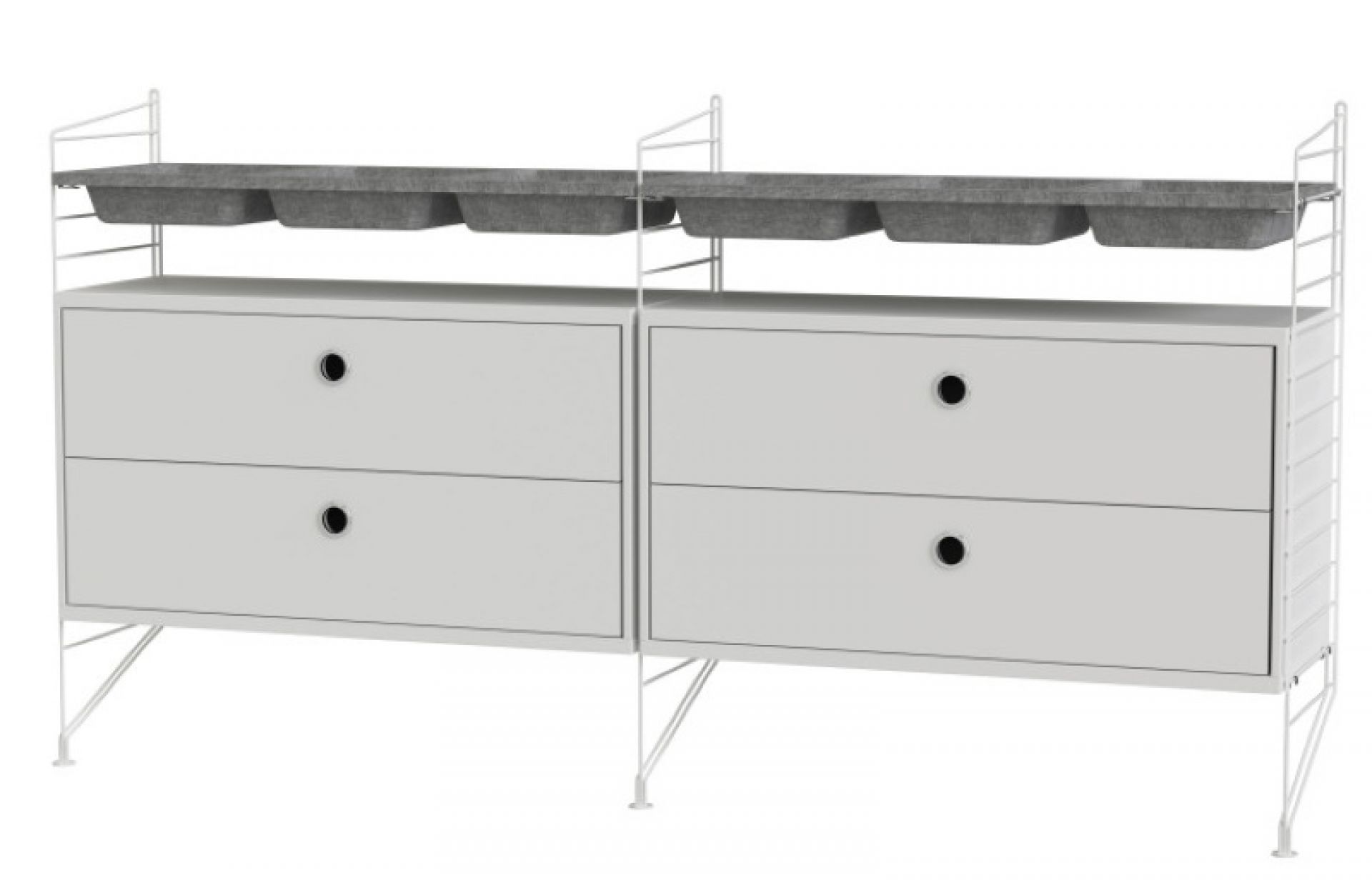 Weißes String Sideboard mit zwei Schubladen und grauen Ablagekörben für Schlafzimmer.